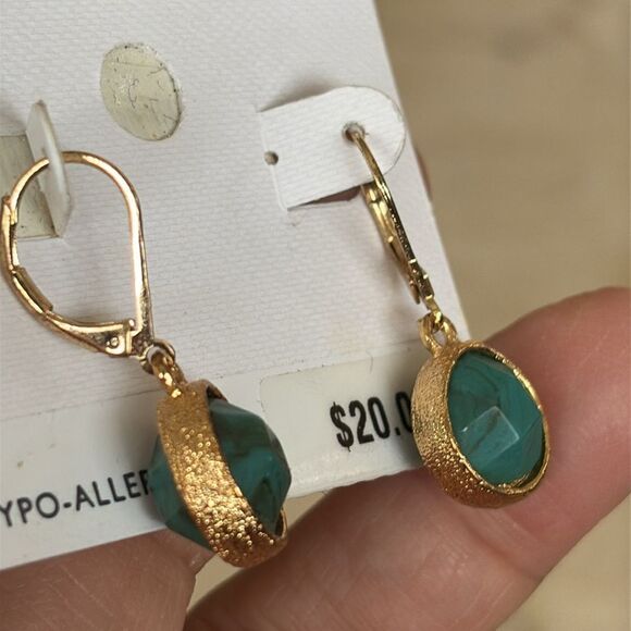 NWT Charter Club Gold Tone & Green Stone Drop Earrings - Picture 2 of 5